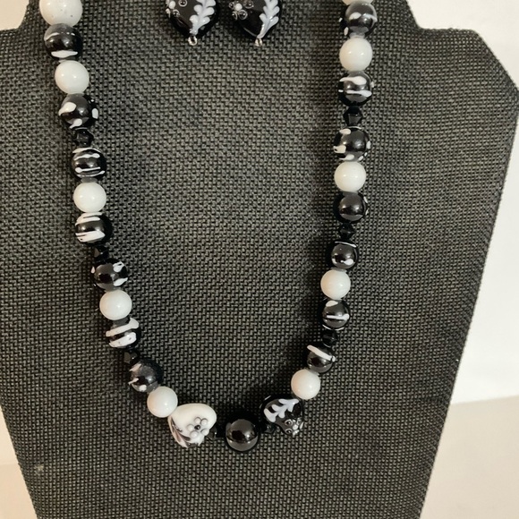 Hand Crafted Necklace Bracelet Black & White Floral Hearts Striped Beads - Picture 2 of 9